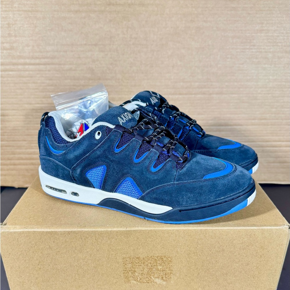 Axion Official
Navy
Size 11.5
Used with box